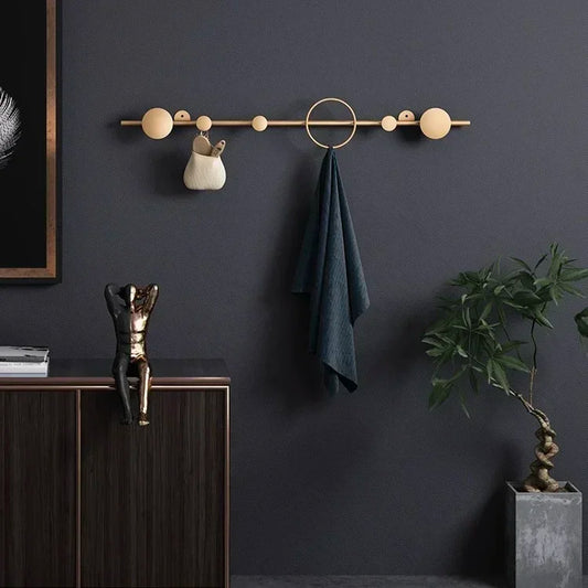 Porte manteau mural moderne installé