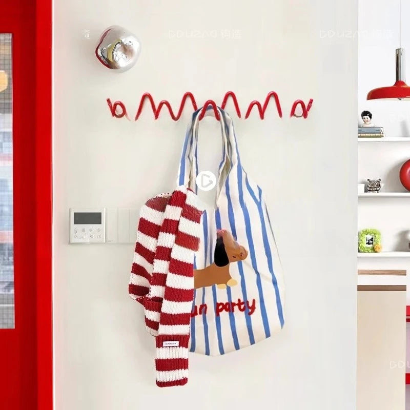 Porte manteau mural rouge