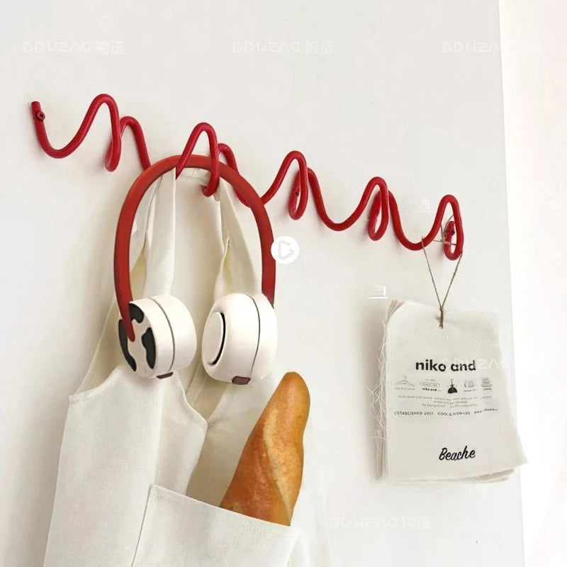 Porte manteau mural rouge