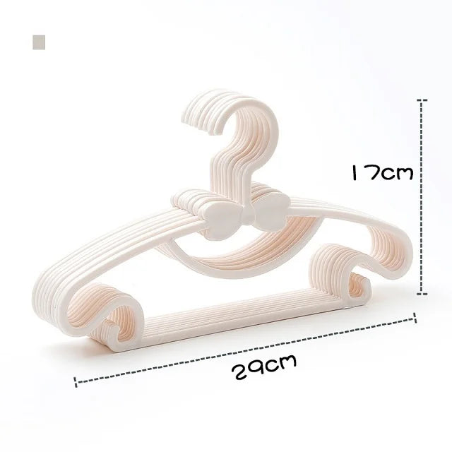 Porte manteau bébé fille