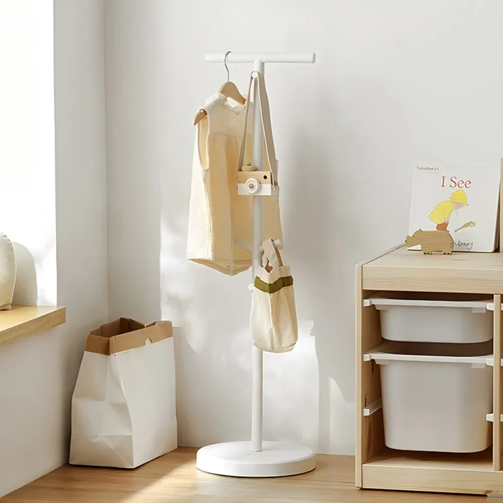 porte manteau enfant sur pied chambre enfant